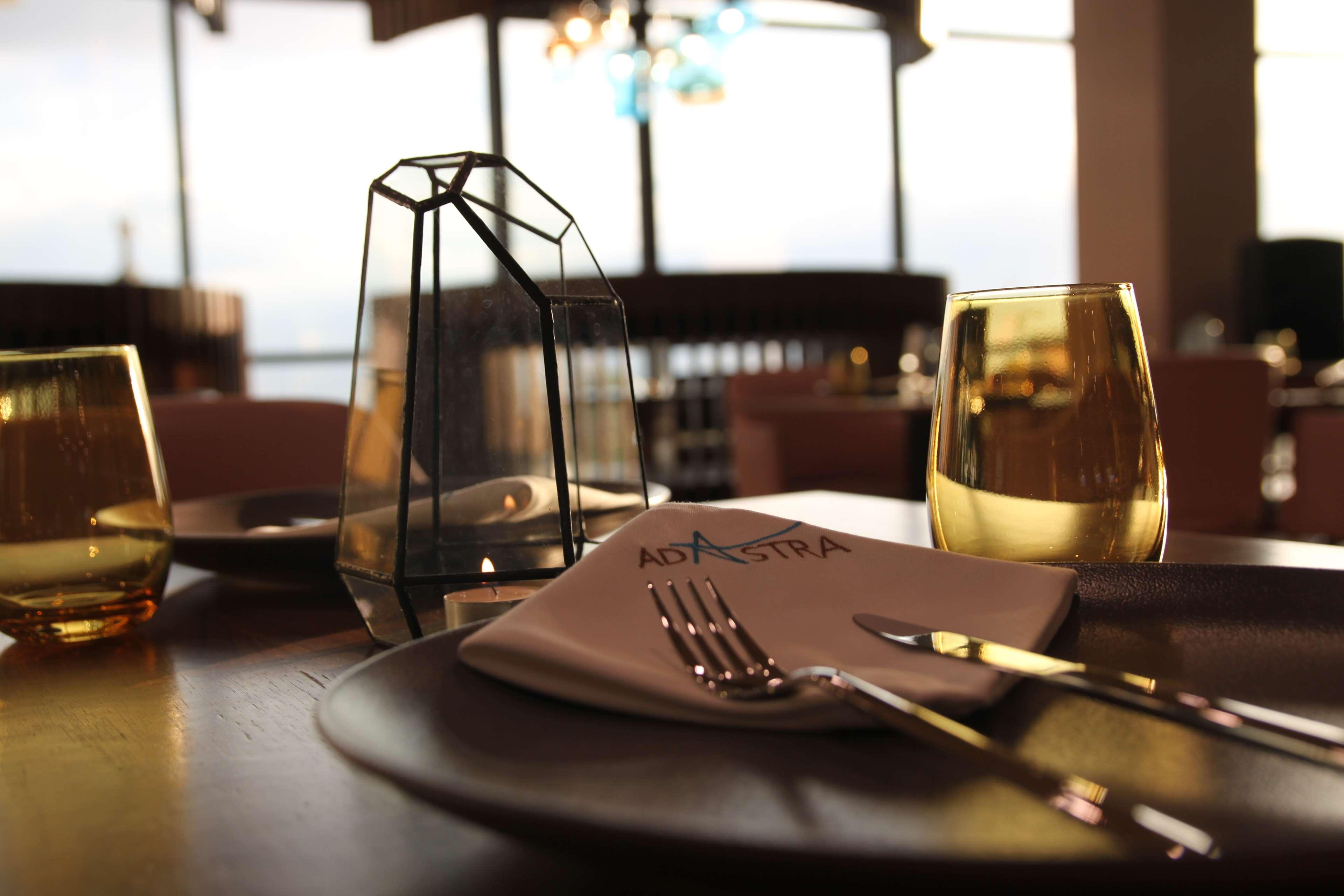 Radisson Blu Hotel Yerevan Exterior photo A restaurant table setting