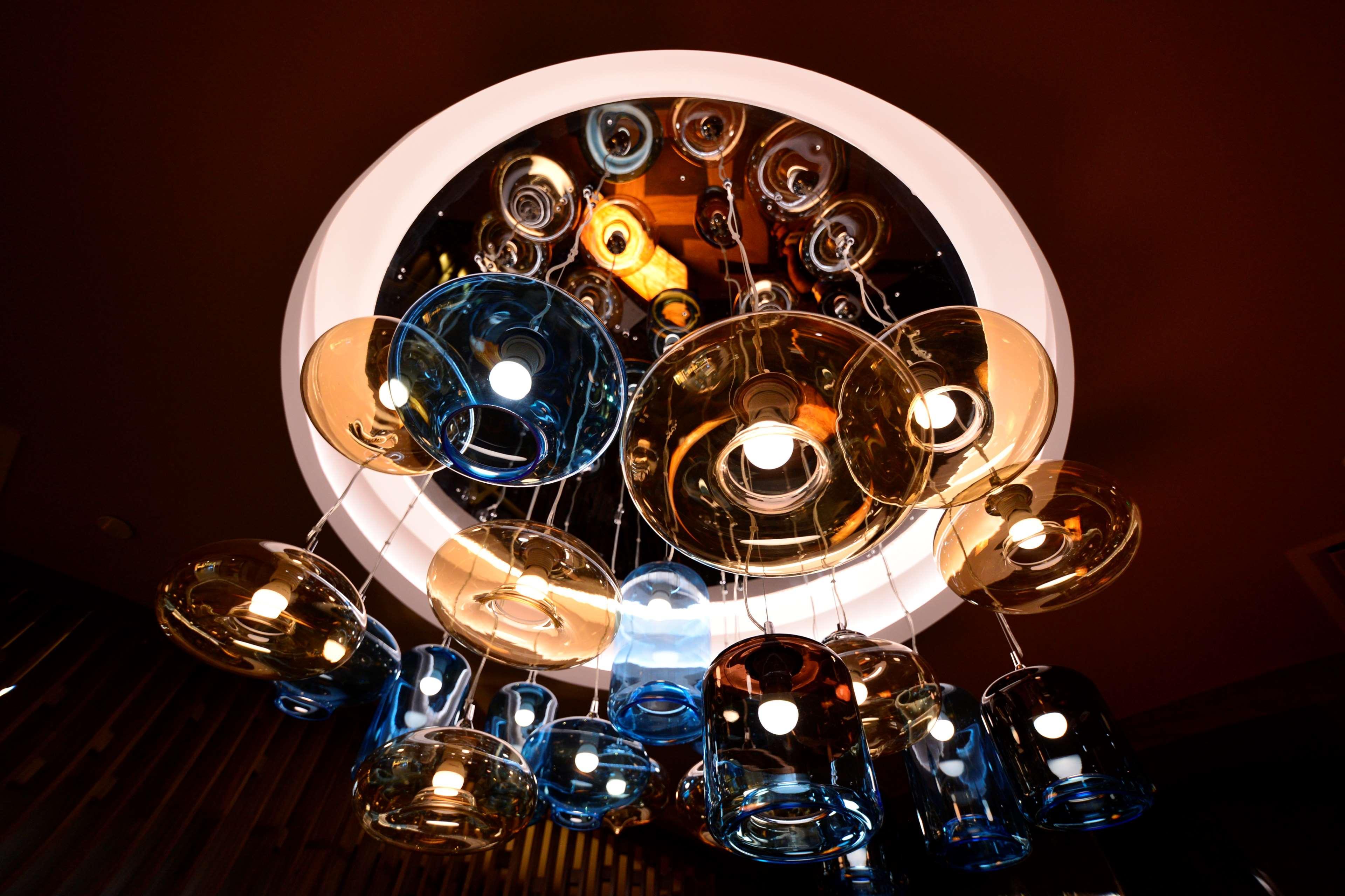 Radisson Blu Hotel Yerevan Exterior photo A chandelier