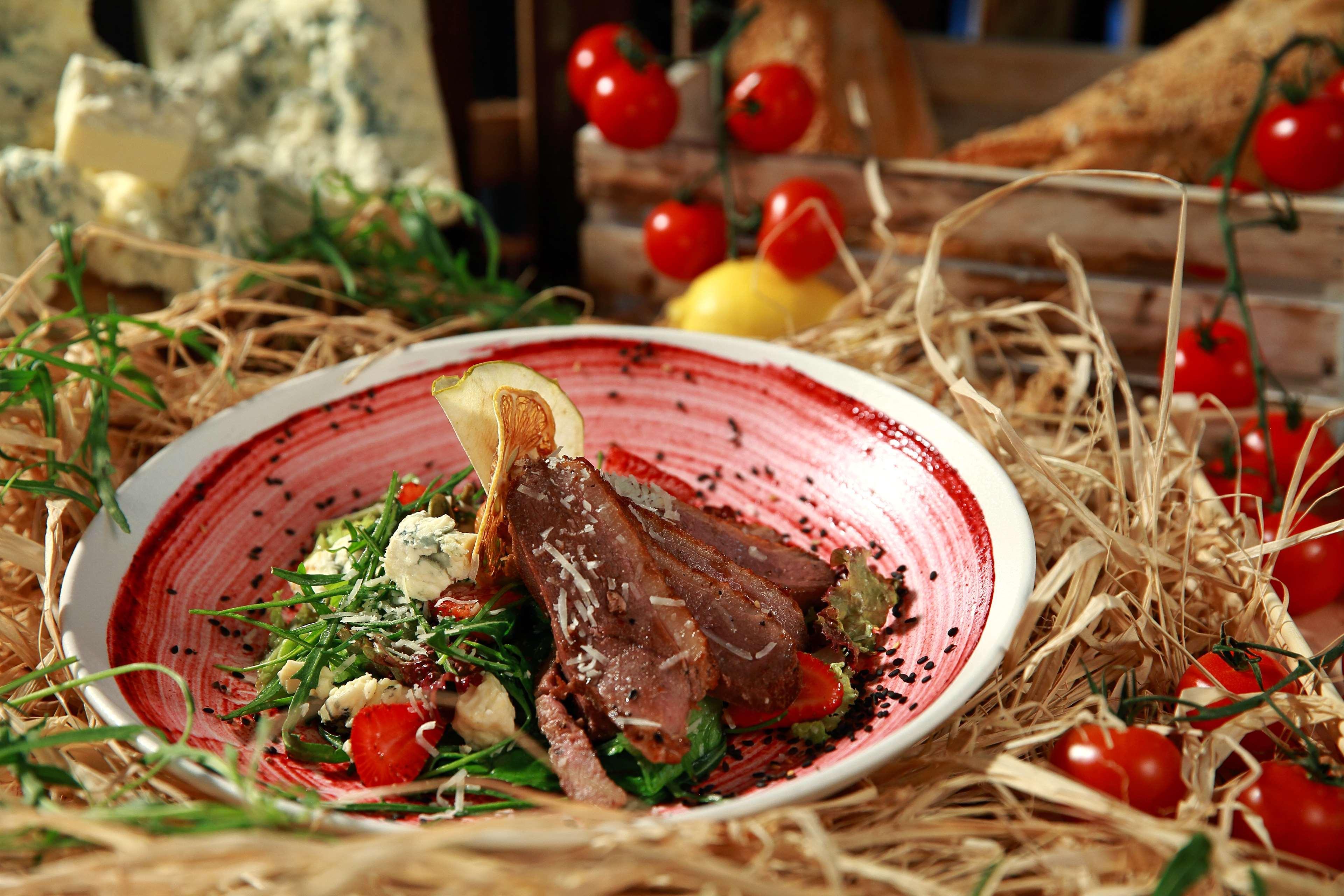 Radisson Blu Hotel Yerevan Exterior photo A typical Italian dish
