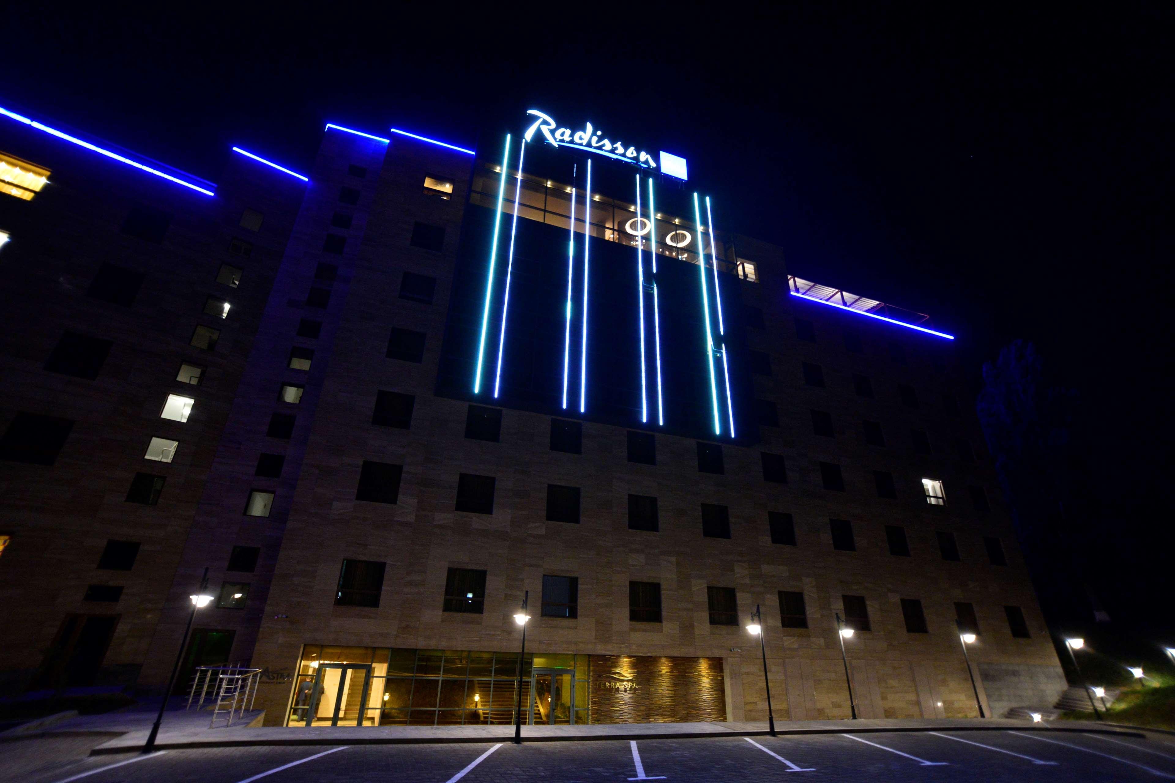 Radisson Blu Hotel Yerevan Exterior photo Radisson Blu Hotel, Bucharest