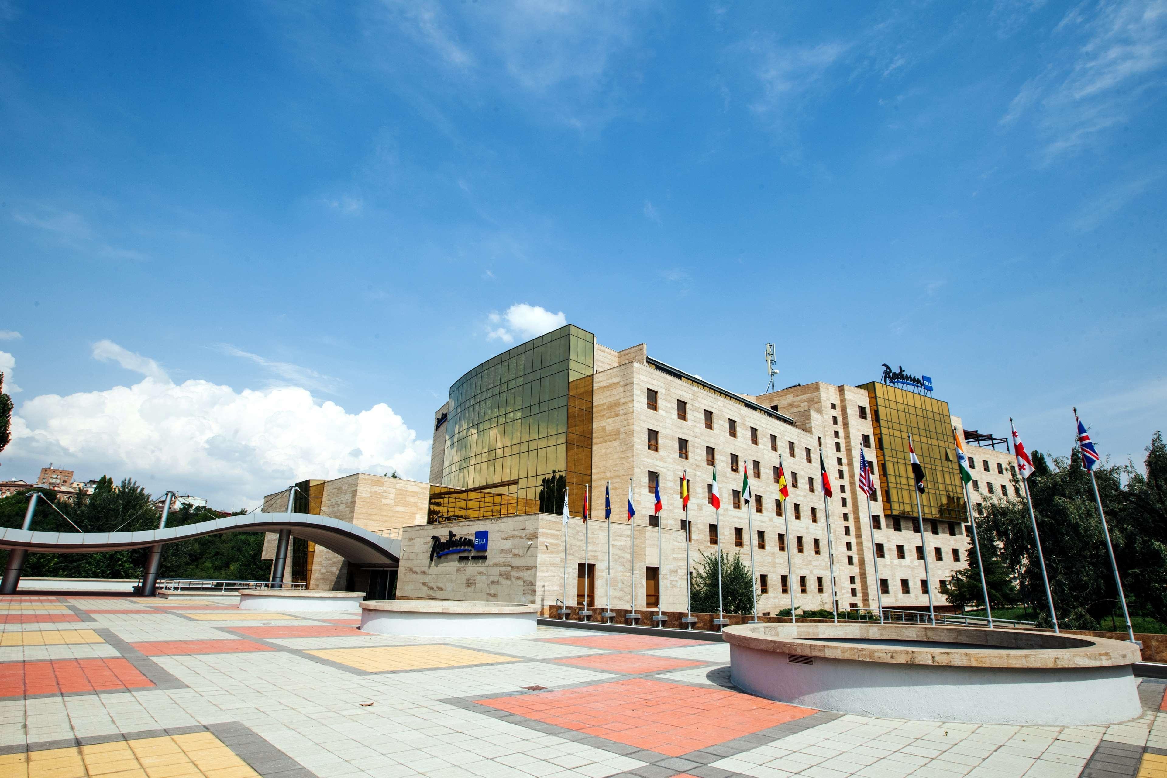 Radisson Blu Hotel Yerevan Exterior photo The European University Viadana