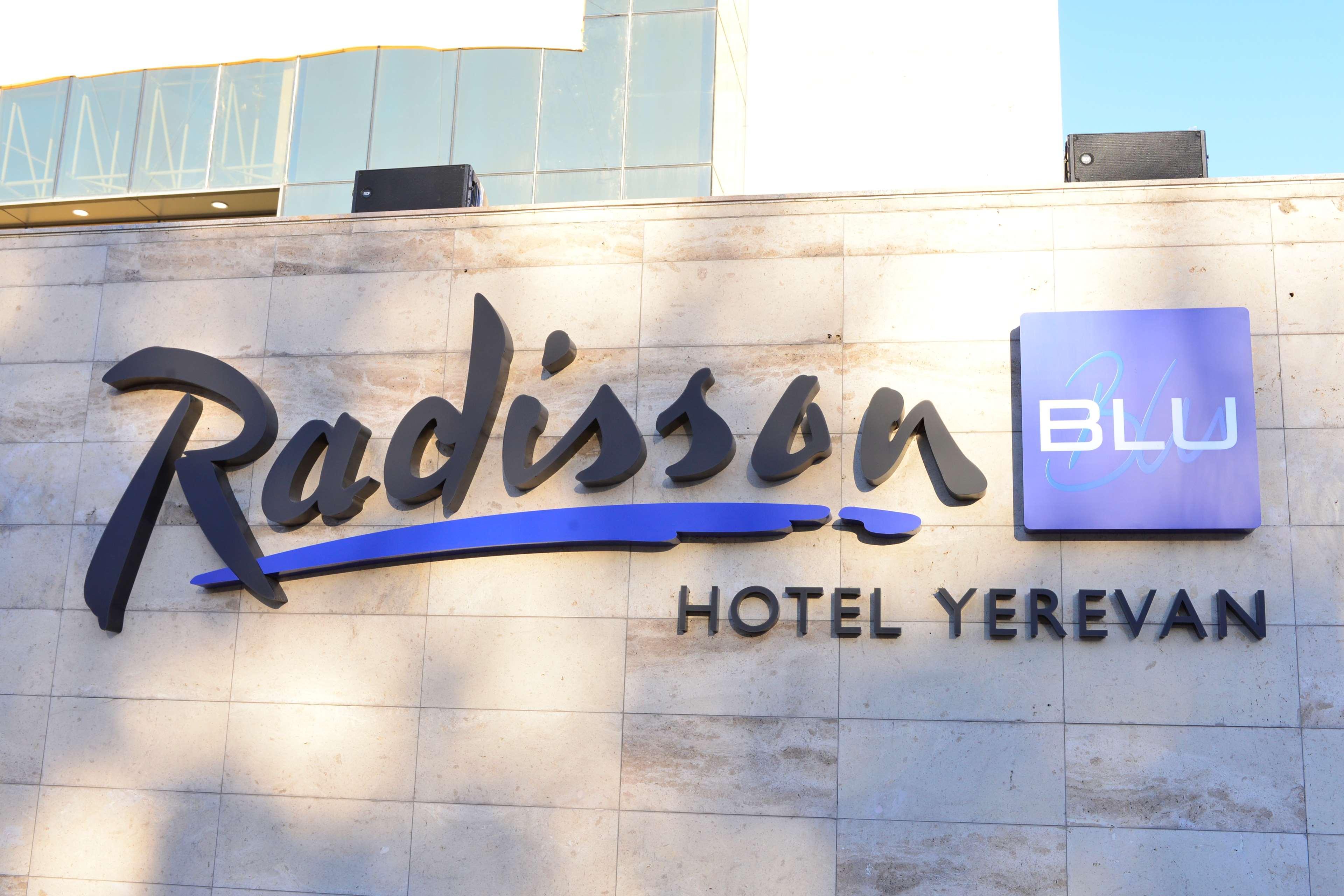 Radisson Blu Hotel Yerevan Exterior photo Radisson Blu Hotel Yerevan