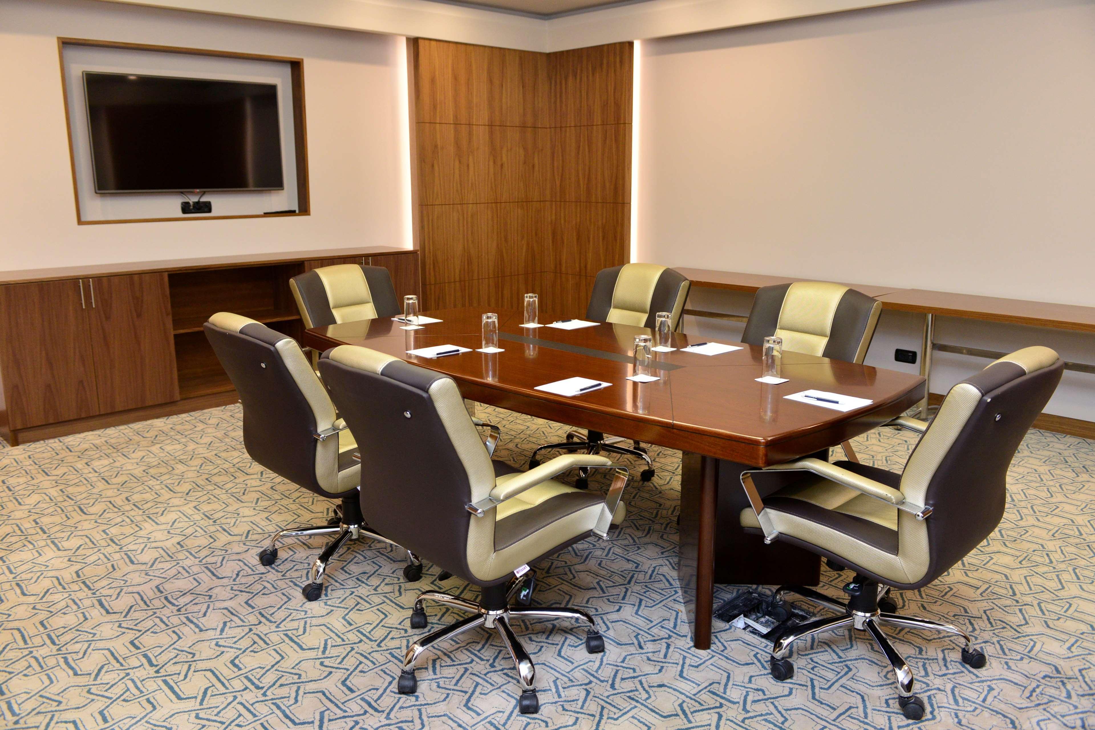 Radisson Blu Hotel Yerevan Exterior photo A boardroom
