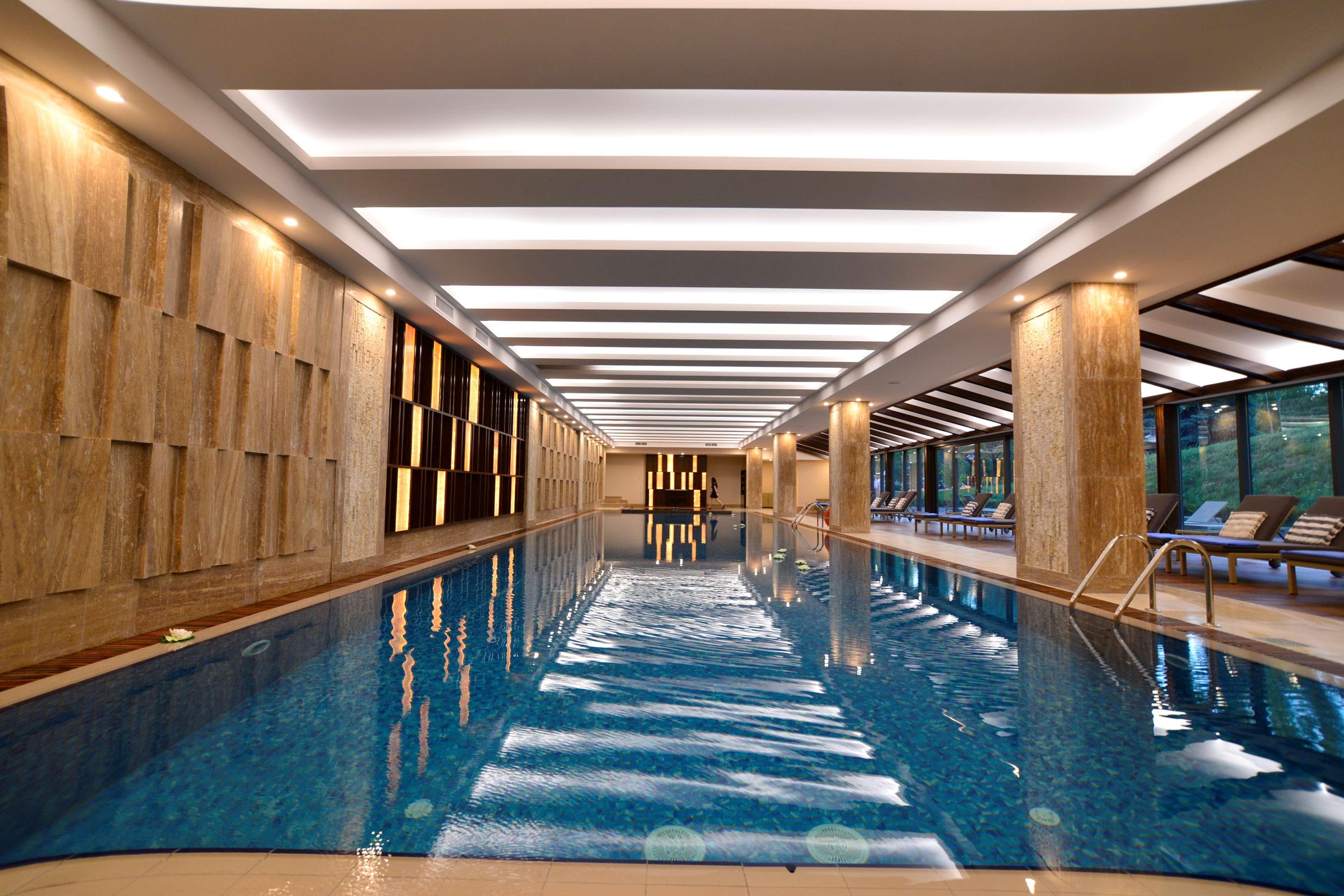 Radisson Blu Hotel Yerevan Exterior photo The indoor pool