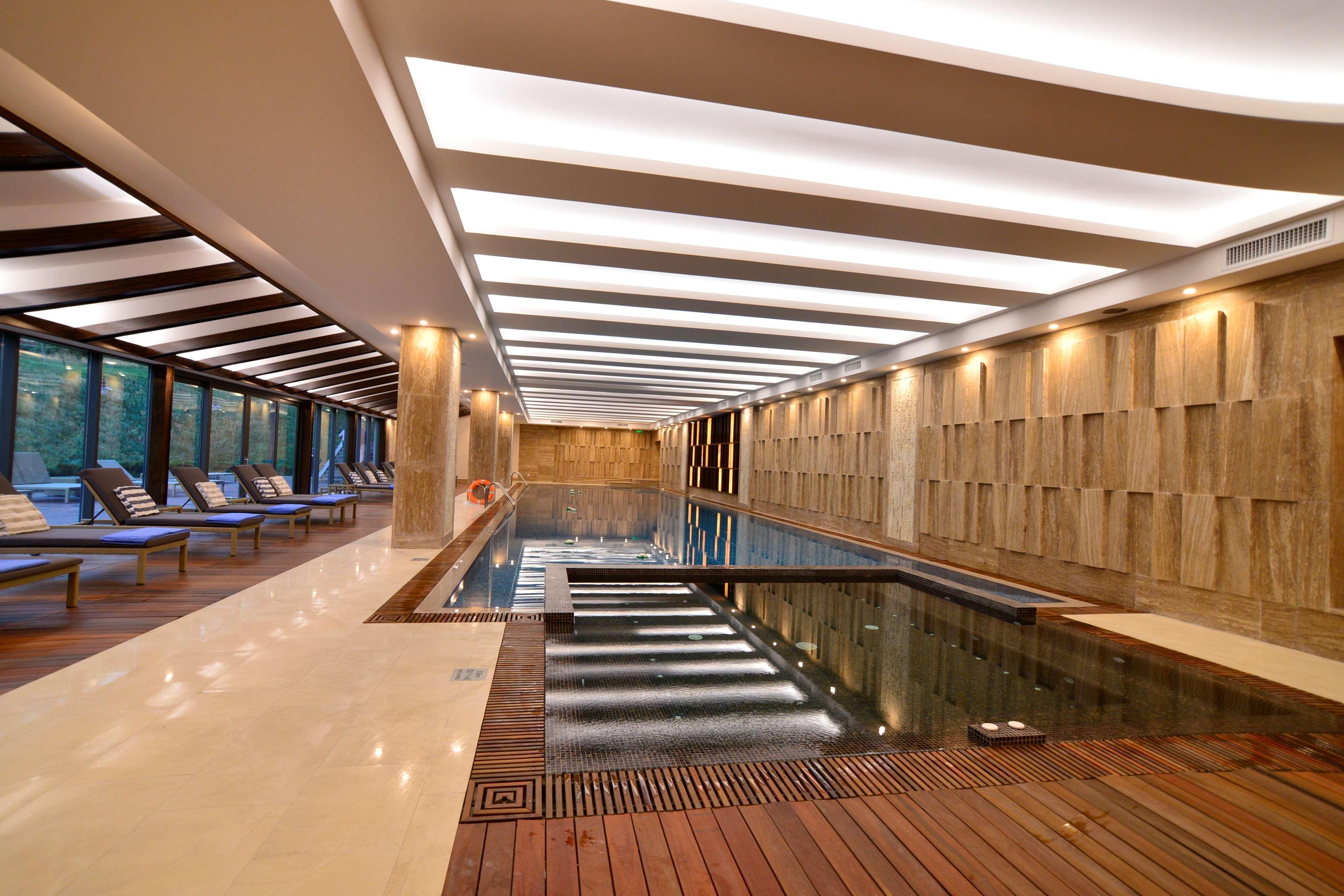 Radisson Blu Hotel Yerevan Exterior photo The swimming pool at the hotel