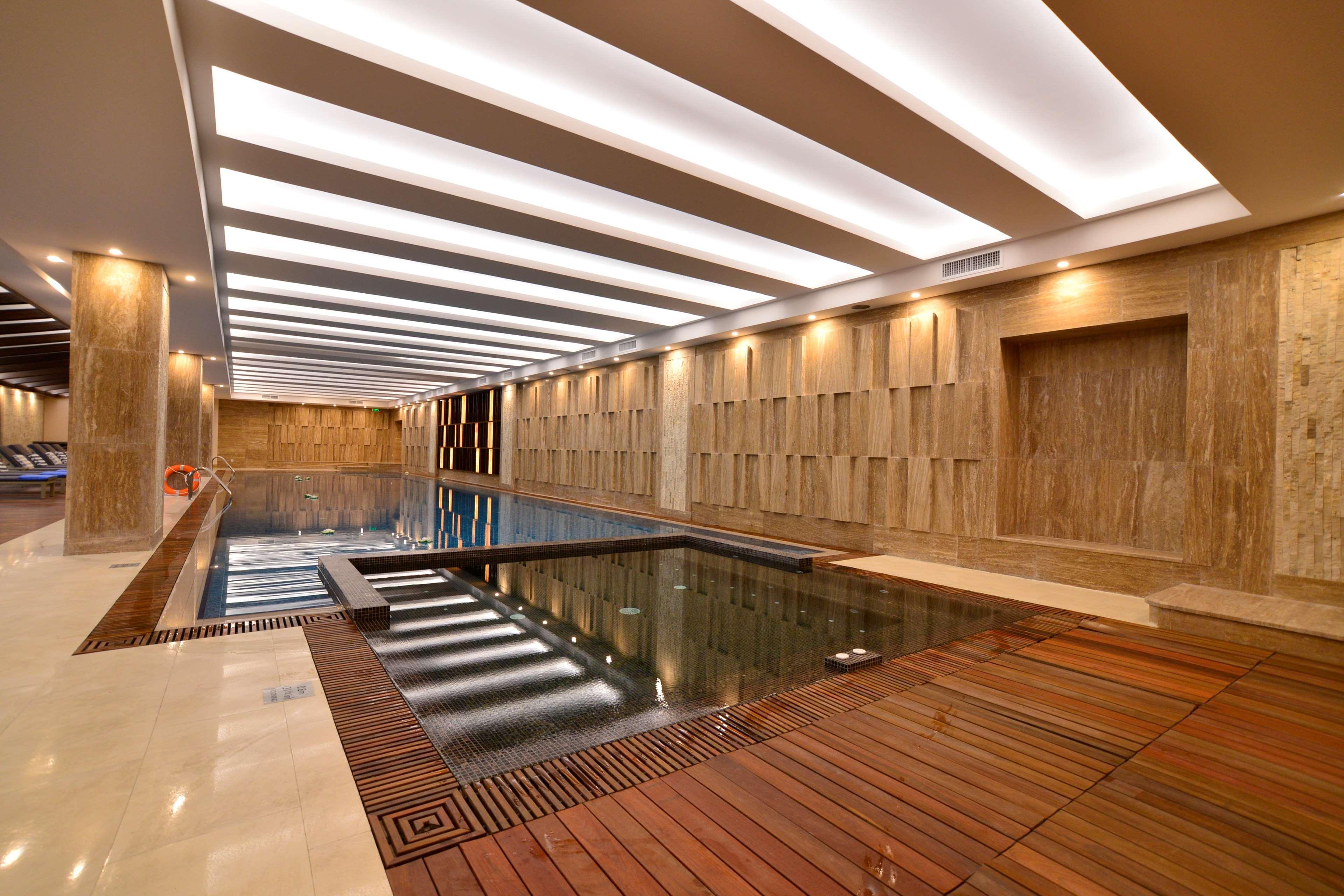 Radisson Blu Hotel Yerevan Exterior photo The swimming pool at the hotel