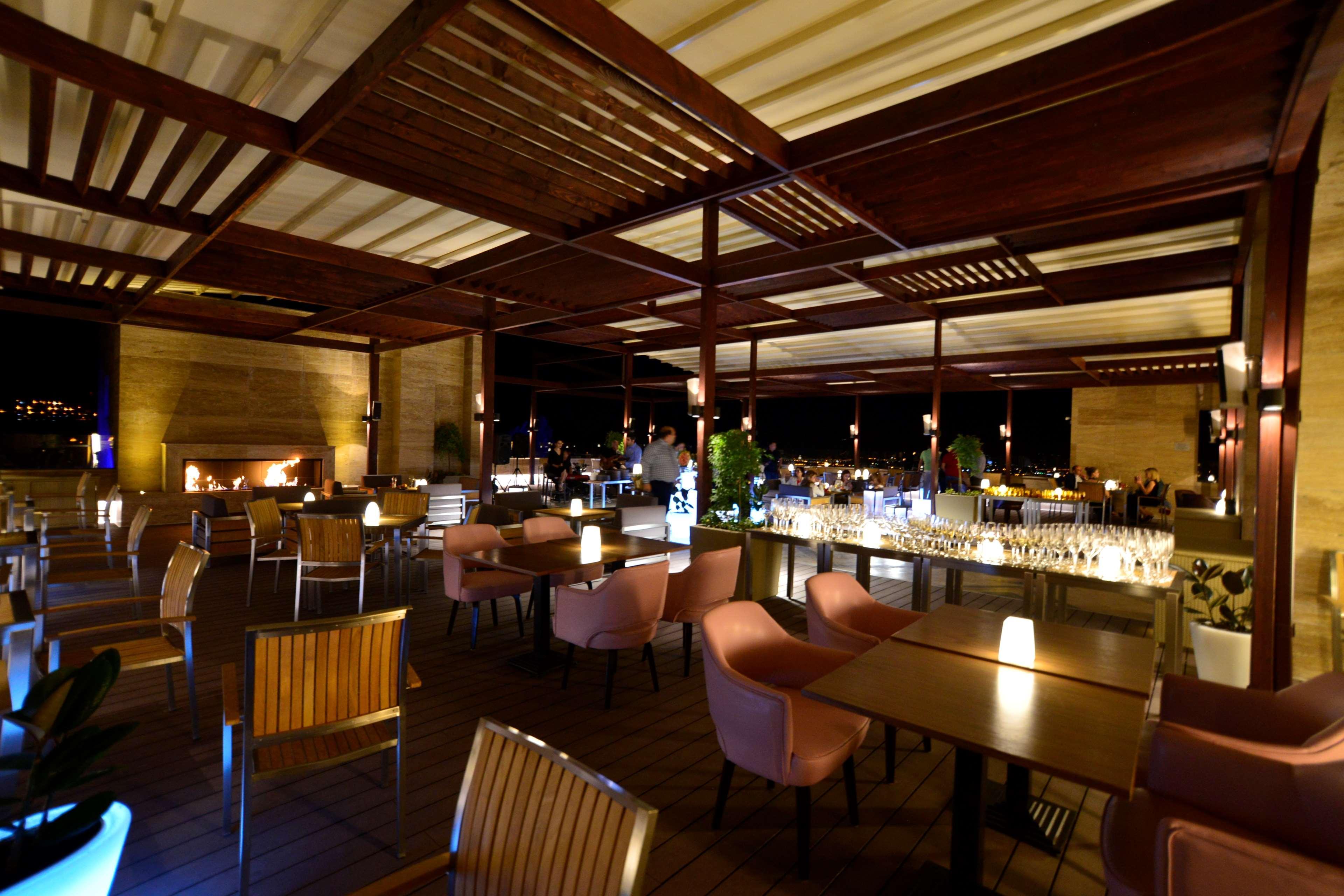 Radisson Blu Hotel Yerevan Exterior photo The interior of the restaurant
