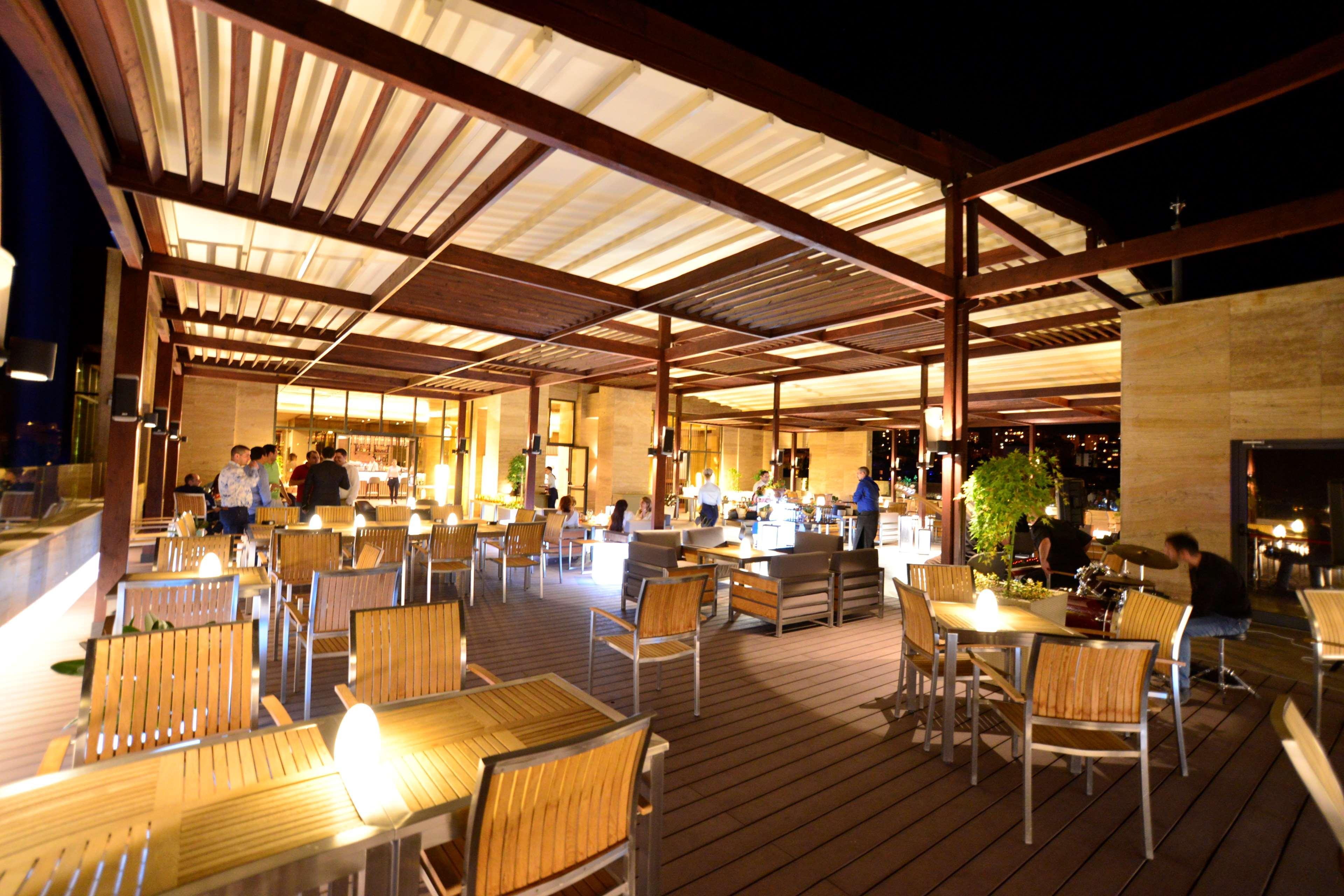 Radisson Blu Hotel Yerevan Exterior photo The Terrace