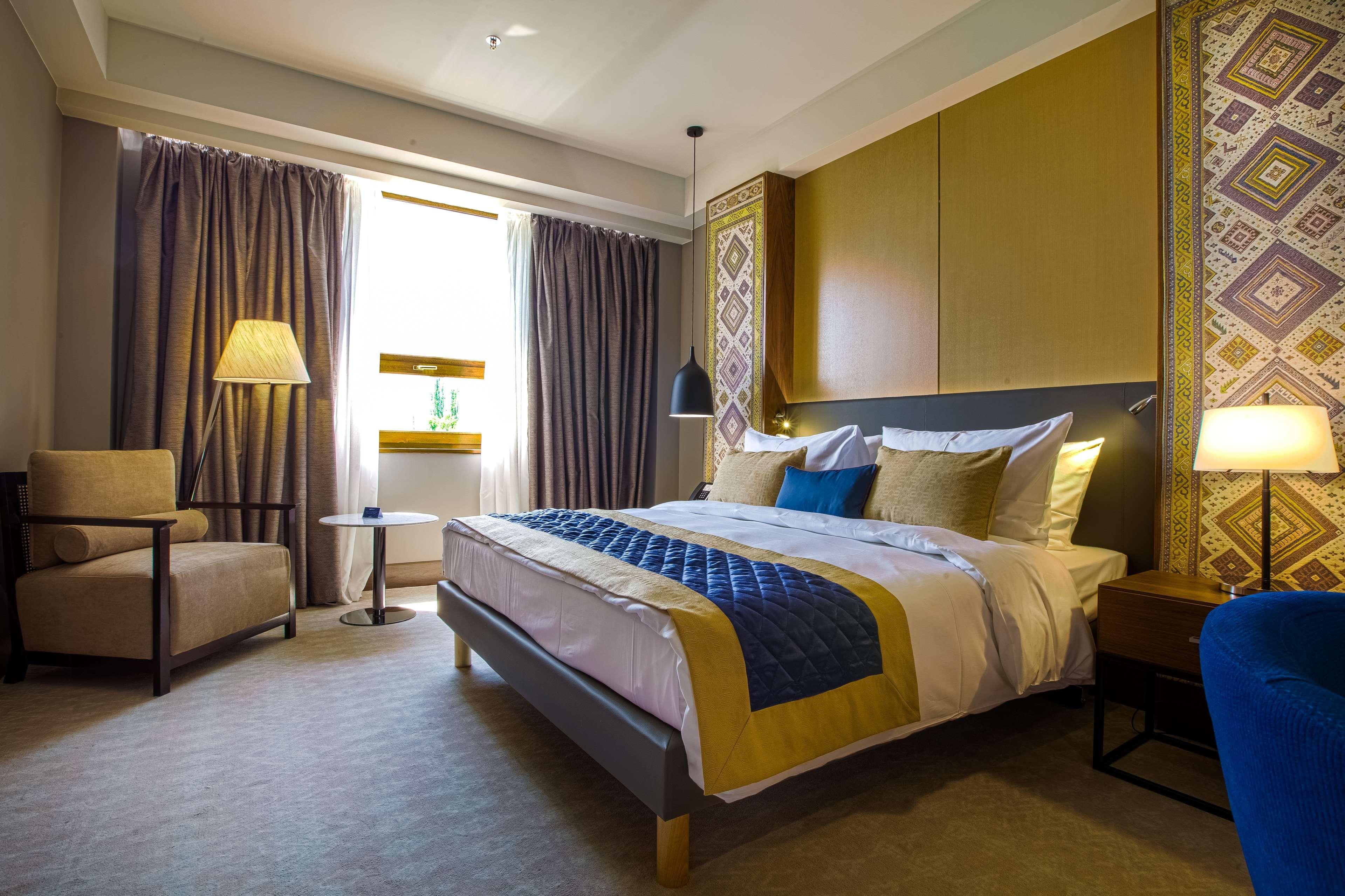 Radisson Blu Hotel Yerevan Exterior photo Deluxe Room