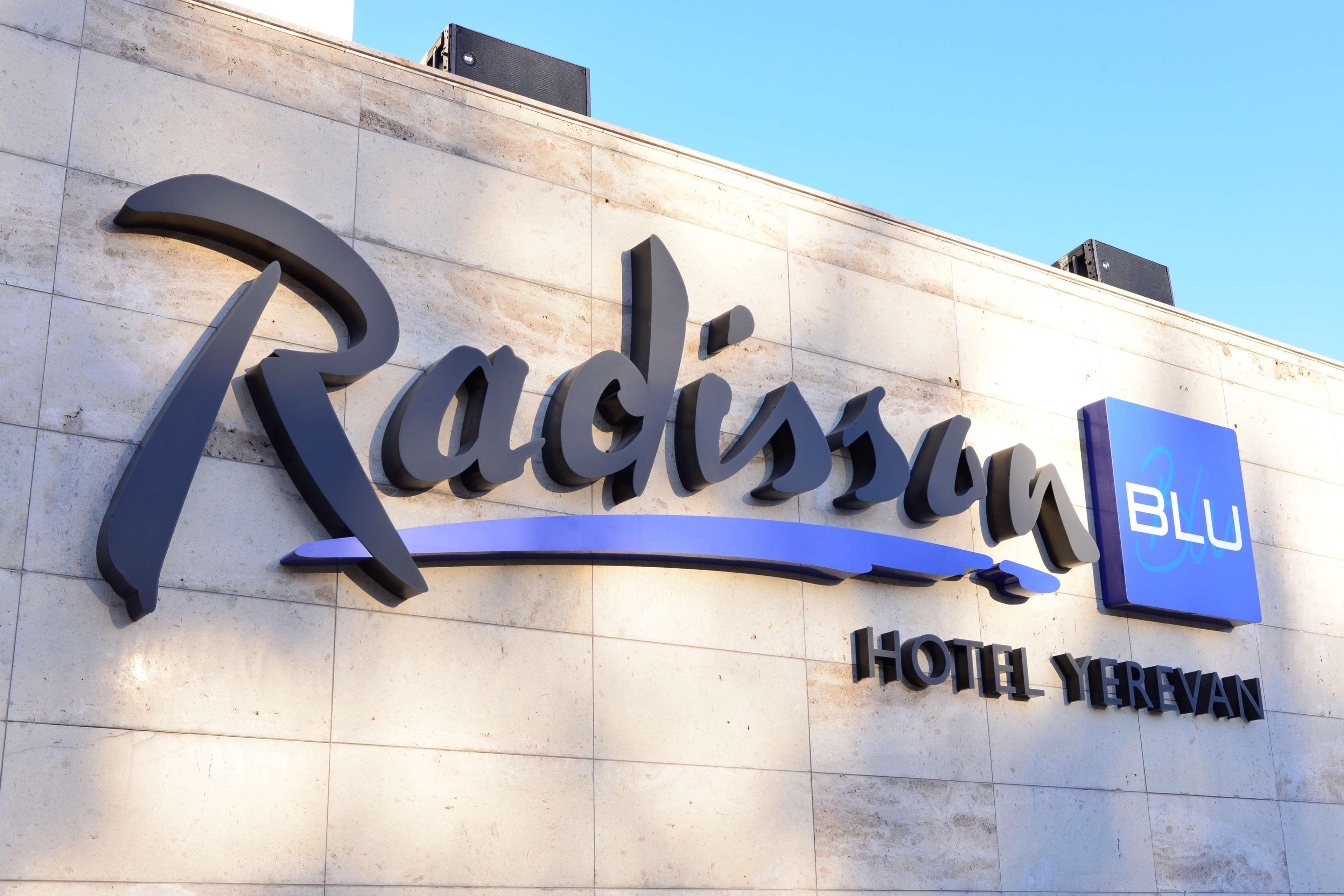 Radisson Blu Hotel Yerevan Exterior photo Radisson Blu Hotel, Verona