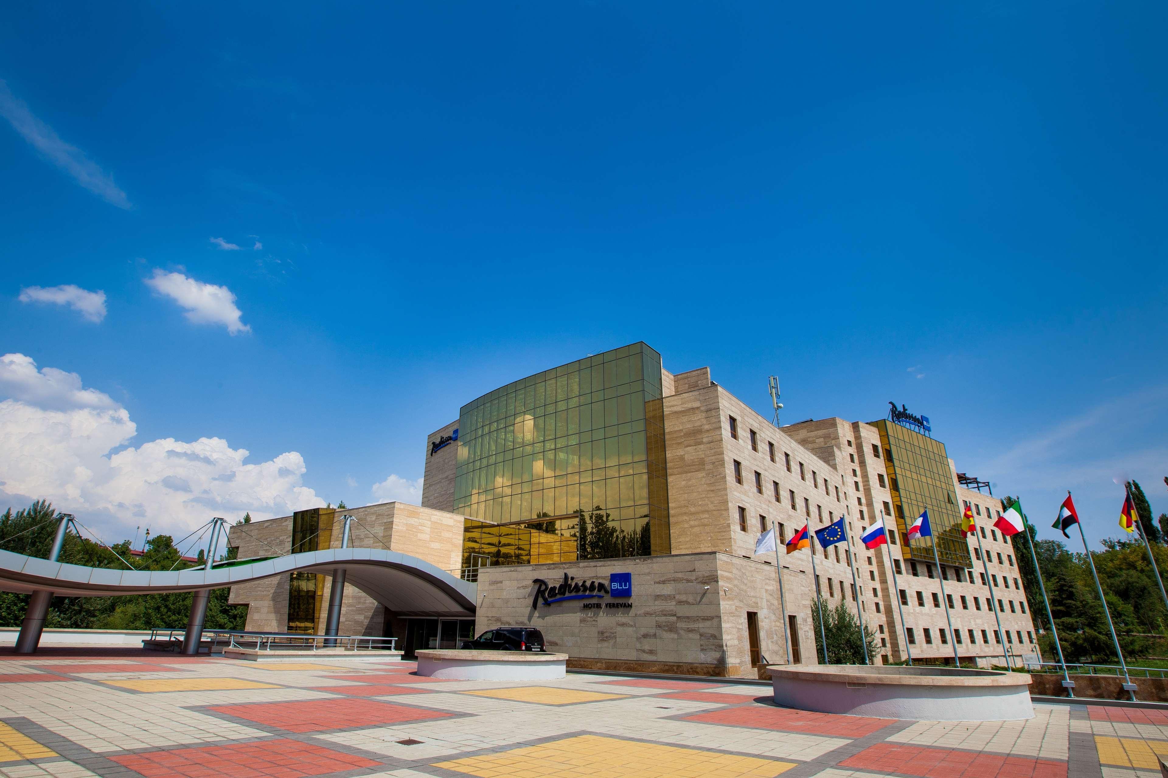 Radisson Blu Hotel Yerevan Exterior photo The European University of Sofia