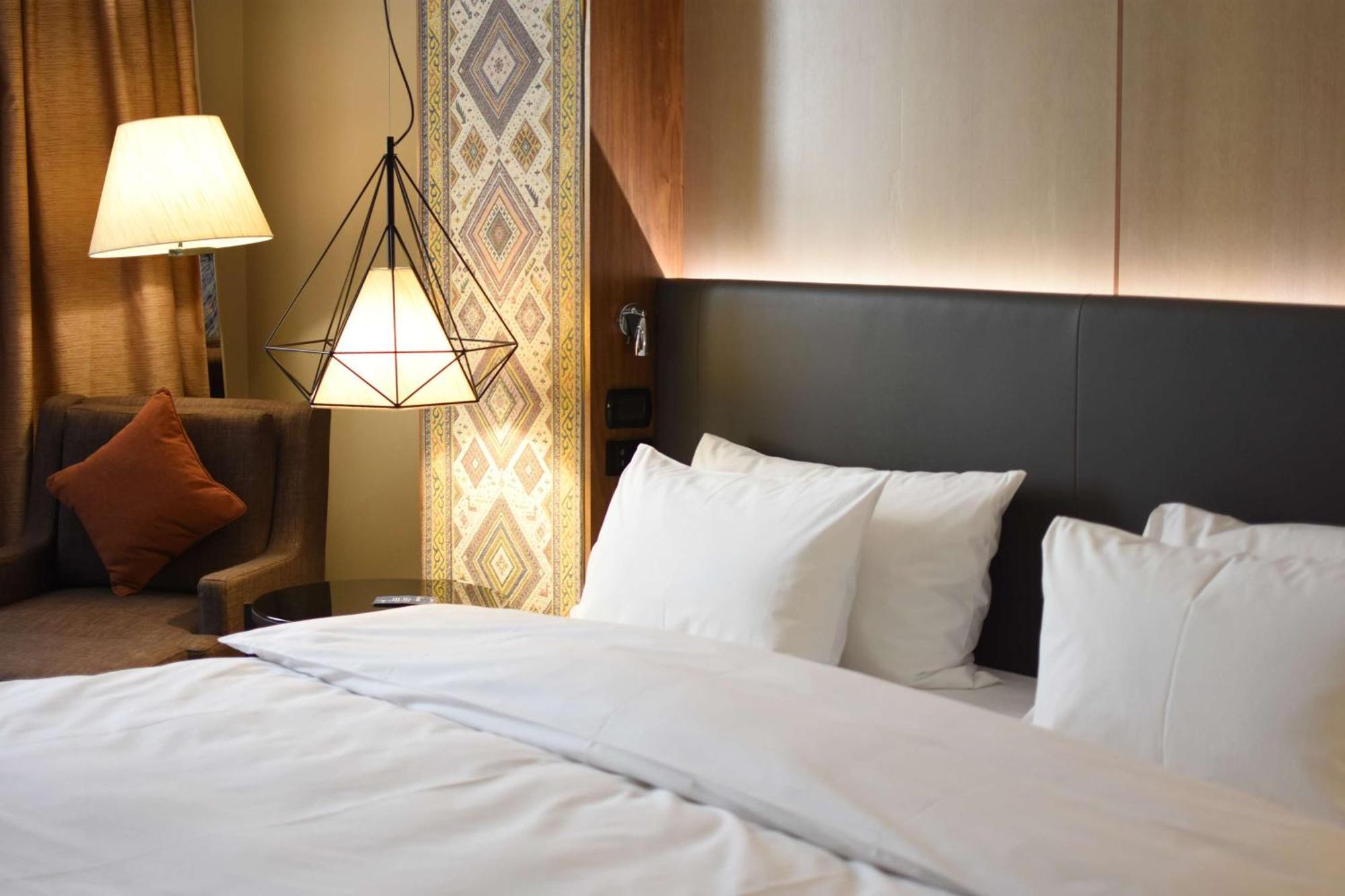 Radisson Blu Hotel Yerevan Exterior photo A bed with white sheets