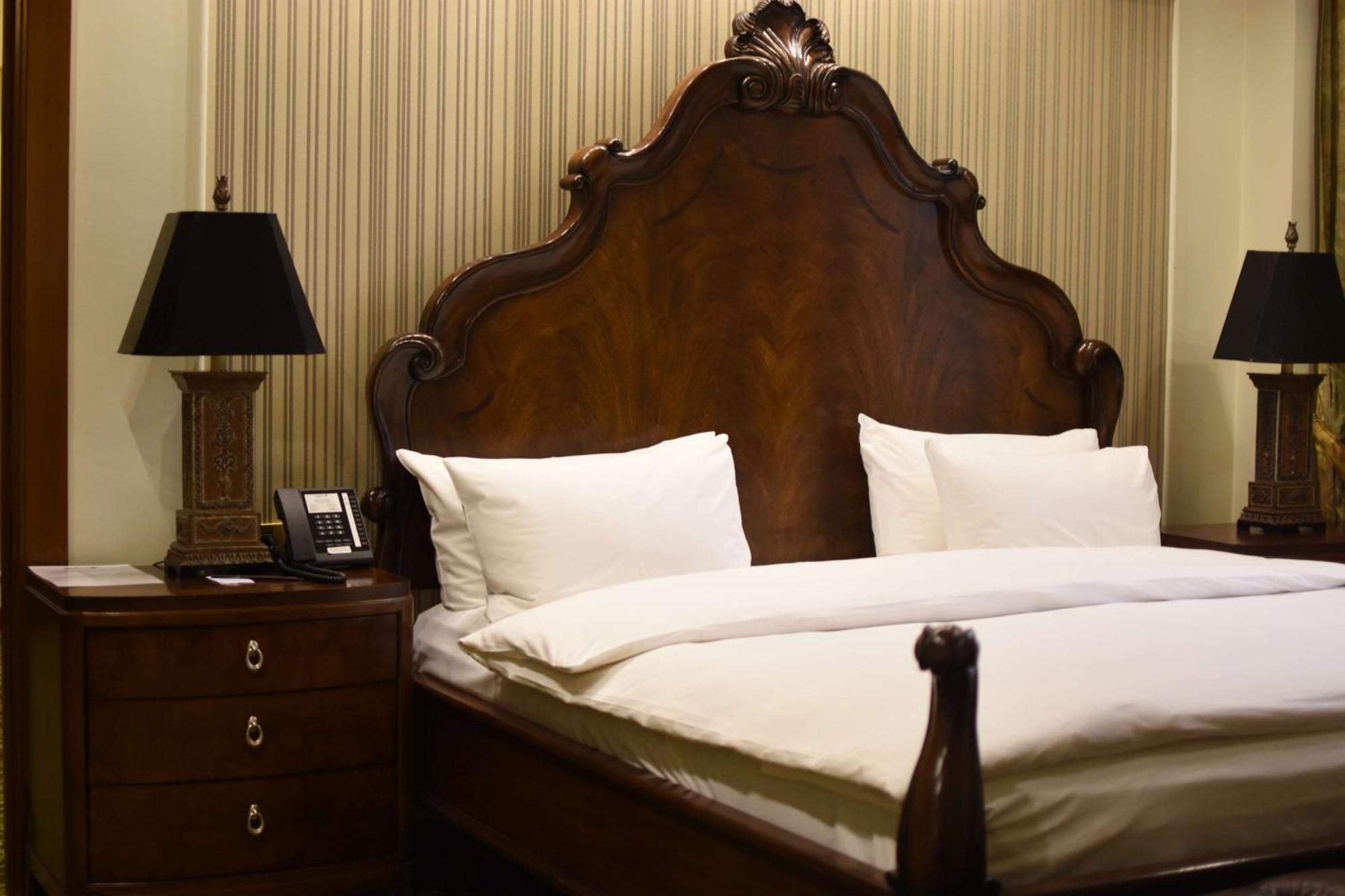 Radisson Blu Hotel Yerevan Exterior photo A bed