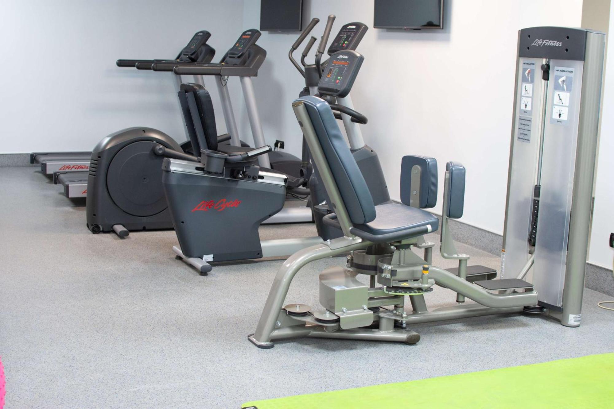 Radisson Blu Hotel Yerevan Exterior photo Elliptical trainer