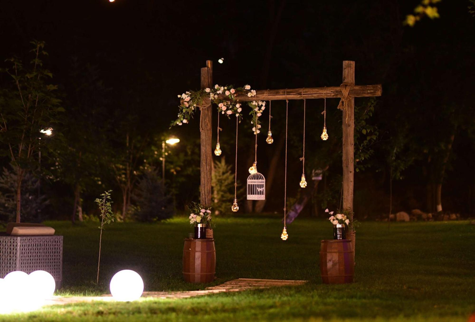 Radisson Blu Hotel Yerevan Exterior photo Wedding arch