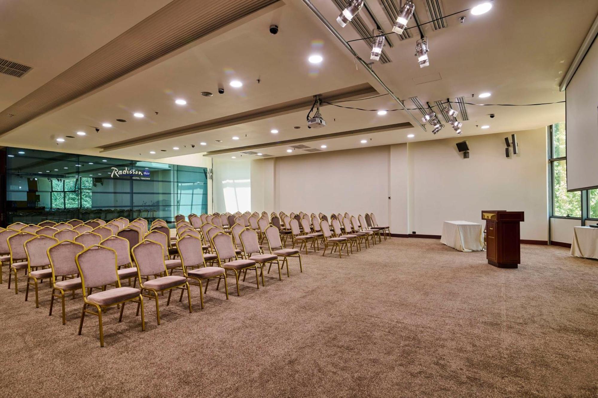 Radisson Blu Hotel Yerevan Exterior photo The main hall of the National Museum of Natural History