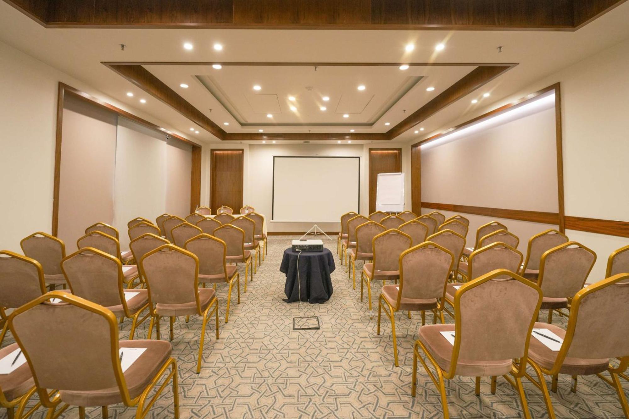 Radisson Blu Hotel Yerevan Exterior photo Meeting room